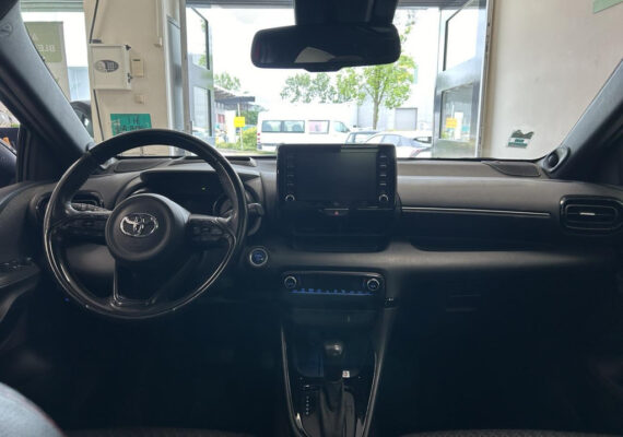 Toyota Yaris 1.5 Hybrid Launch Edition, Pano & Halfleer – Foto 6